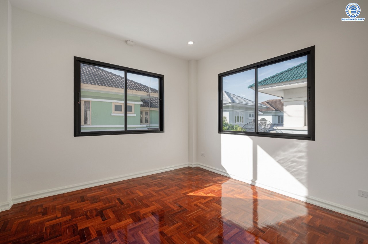 บ้านมือสองตกแต่งใหม่ แบรนด์ Q.House โครงการ ลัดดารมย์ ปิ่นเกล้า เนื้อที่ 53.1 ตร.ว. พื้นที่ใช้สอย 211.5 ตร.ม. ฟังก์ชันจัดเต็ม 3 ห้องนอน 2 ห้องน้ำ จอดรถได้ 2 คัน บนทำเลศักยภาพ ใกล้เซ็นทรัลเวสต์เกต, วงเวียนพระราม5, ทางด่วน "กาญจนาภิเษก" และรถไฟฟ้า "สถานีตลาดบางใหญ่"